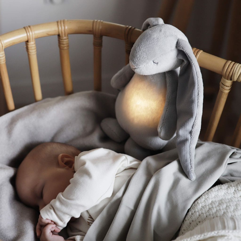 Moonie 2.0 Knuffel met licht en geluid The Humming Friend Silver 28 cm